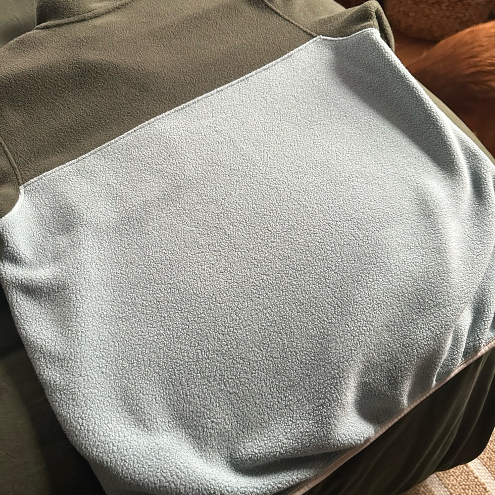 Patagonia Women’s Green, Blue, and Cream Synchilla Snap-T Fleece - Picture 6 of 6